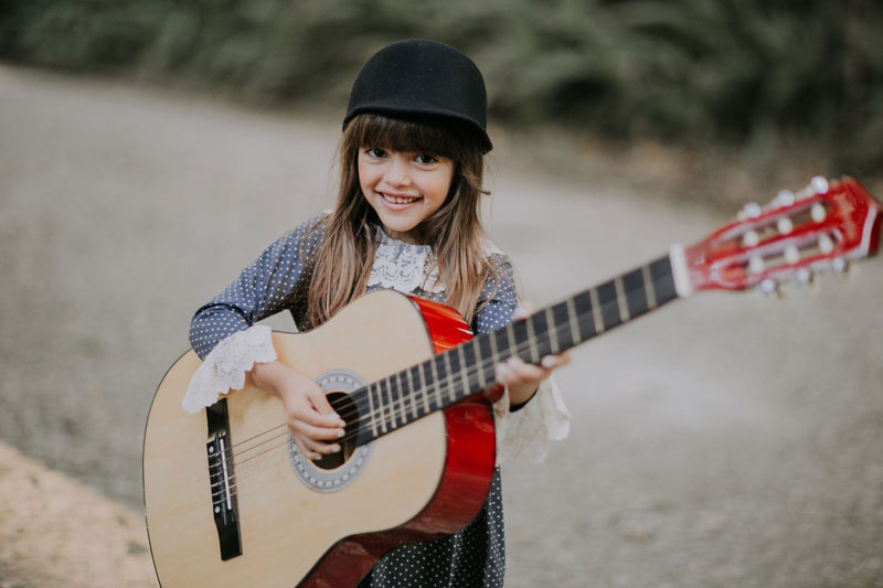 Who is Andres Segovia to the Spanish Guitar? 1 Who is Andres Segovia to the Spanish Guitar?